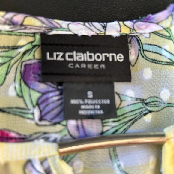 Women’s Small Swiss Dot SHEER Yellow Floral Blouse Keyhole‎ Cottagecore Dainty - Picture 15 of 16